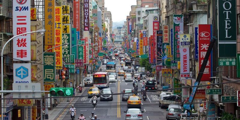 Đường phố đông đúc tấp nập ở Đài Bắc