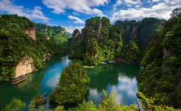 Toàn cảnh của hồ Bảo Phong